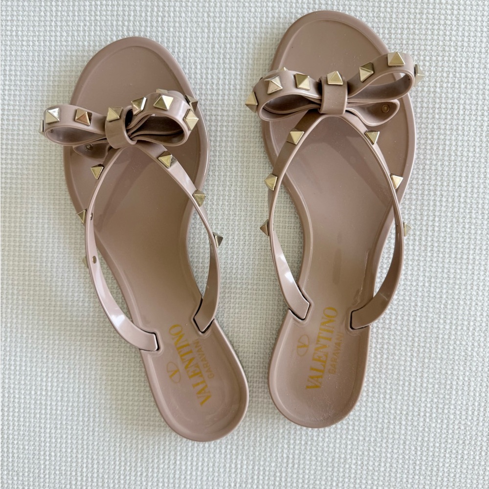 Valentino Tan Sandals with Classic Open-Toe Design